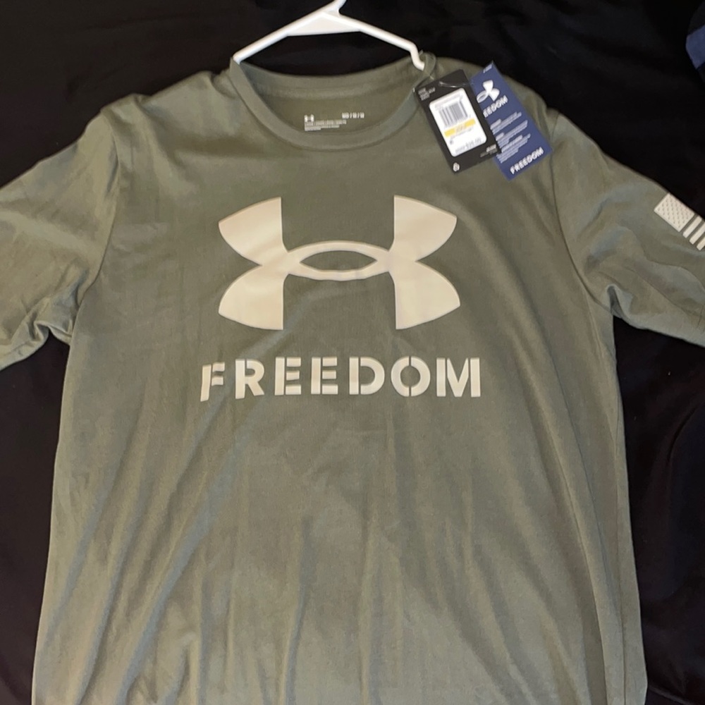 Under armour T-shirt Size medium